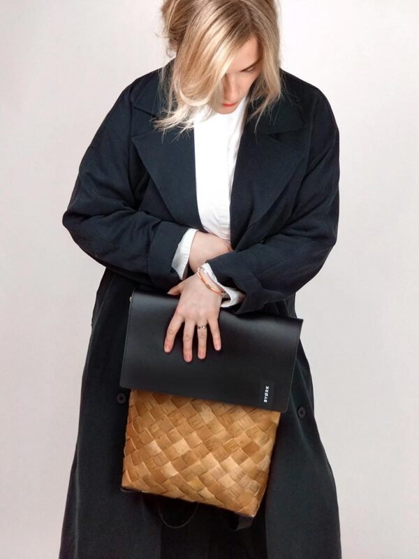 byork-Vc4P1KHp-FQ-unsplash Bolso para mujer con guarda en cuero y manija