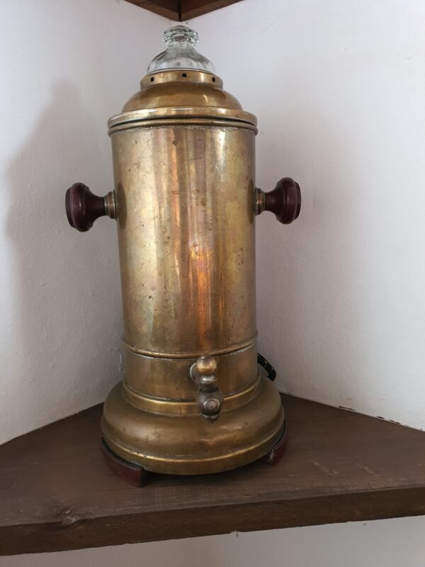 Cafetera eléctrica antigua, cobre