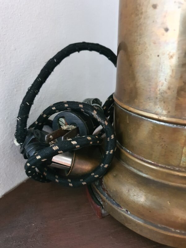 Cafetera eléctrica antigua, cobre