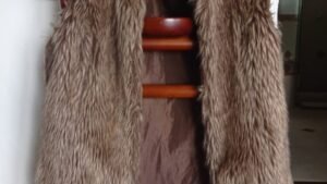 Chaleco de Piel Sintética Café