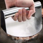 Presionador de Hamburguesas de Acero Inoxidable para el Día de la Madre - Diseño Antiadherente de 10.92 cm para Hacer Hamburguesas de Res, Slider y Bistecs Perfectos. Mango Ergonómico con Diseño de Superficie Plana para Presionar la Carne de Forma Uniforme - Image 3