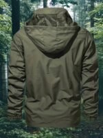 Chaqueta delgada con capucha para hombre, esta chaqueta con capucha está diseñada para primavera y otoño. El material delgado es ideal para el clima de transición no muy frío ni muy caliente. No tiene un tacto restringido y voluminoso, ya sea para ir al trabajo en la ciudad o para hacer senderismo en las afueras. - Image 9