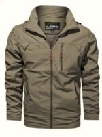 Chaqueta delgada con capucha para hombre, esta chaqueta con capucha está diseñada para primavera y otoño. El material delgado es ideal para el clima de transición no muy frío ni muy caliente. No tiene un tacto restringido y voluminoso, ya sea para ir al trabajo en la ciudad o para hacer senderismo en las afueras. - Image 10