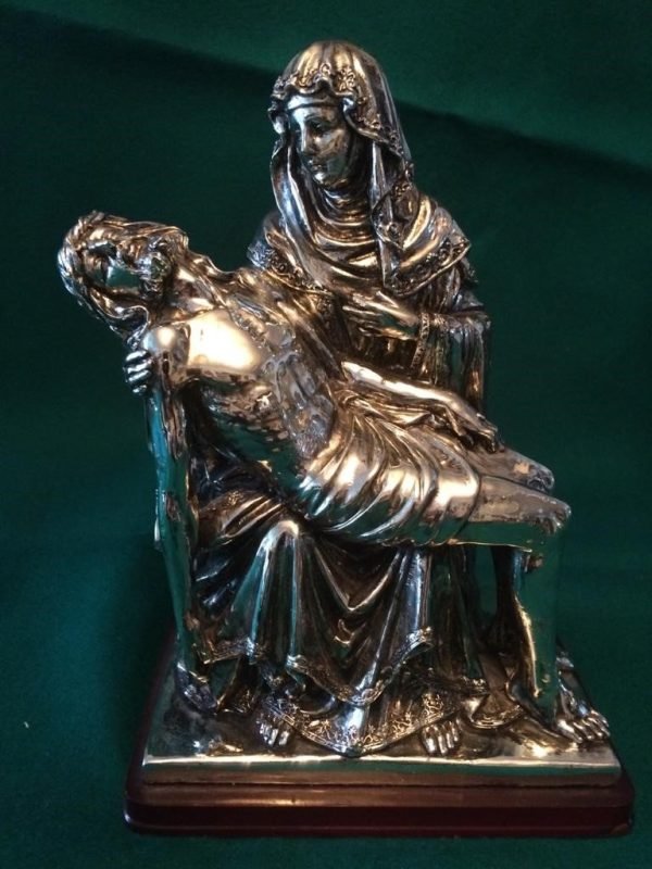 httpscasamontoya.com_.cowp-contentuploads2025121166-600x800-1.jpg ADORNO DE MESA LA PIEDAD, CROMADO - Image 1