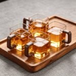 Juego de 4 tazas de té de cristal de estilo antiguo, juego de té Kung Fu, asas cuadradas, tazas de té japonesas portátiles para el hogar, adecuadas como regalos para Navidad, Halloween y Acción de Gracias
